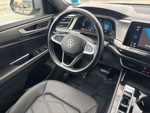 Used 2025 Volkswagen Atlas Cross Sport SE image 30