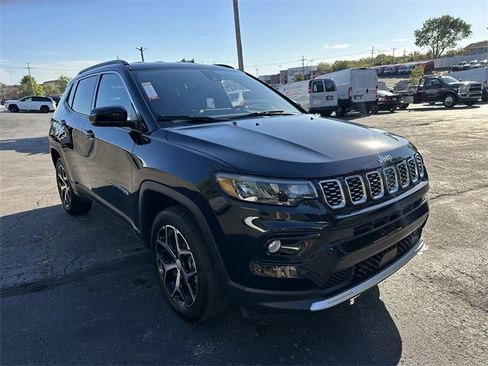 Used 2024 Jeep Compass Limited image 4