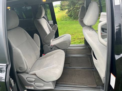 Used 2015 Toyota Sienna LE AWD/4WD image 6
