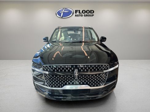 New 2025 Lincoln Navigator Reserve image 2