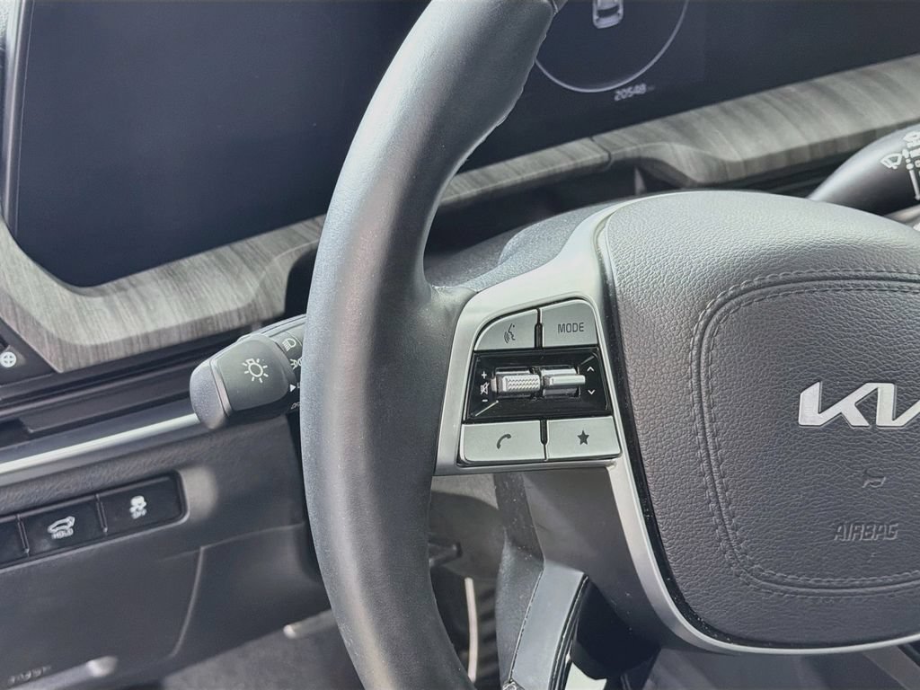 Used 2025 Kia Telluride SX w/ SX Captain's Chair Package AWD/4WD image 10