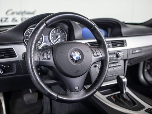 Used 2011 BMW 335i Convertible image 17