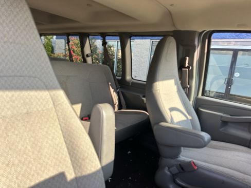 Used 2025 GMC Savana 3500 LT w/ LT Preferred Equipment Group RWD image 13