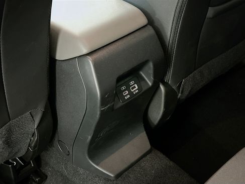 Used 2024 Subaru Crosstrek 2.0i Premium image 28