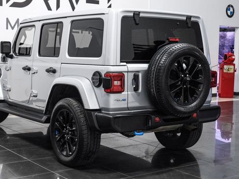 Used 2022 Jeep Wrangler Unlimited Sahara w/ Cold Weather Group AWD/4WD image 14