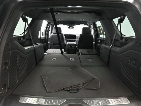 Used 2025 Chevrolet Suburban Premier image 45