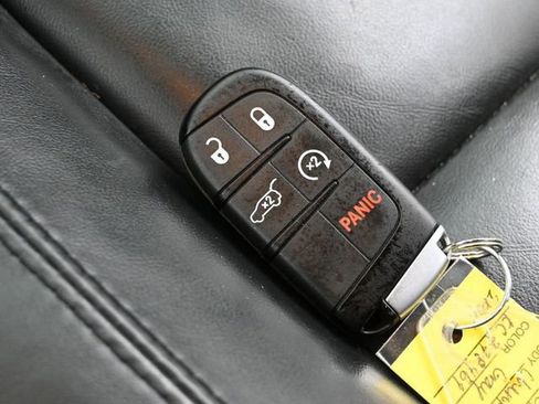 Used 2019 Jeep Grand Cherokee Limited image 29