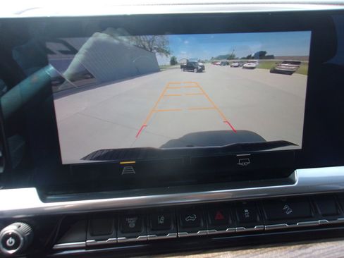 Used 2024 Chevrolet Silverado 2500 LT AWD/4WD image 18