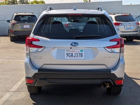 Used 2023 Subaru Forester Premium image 6