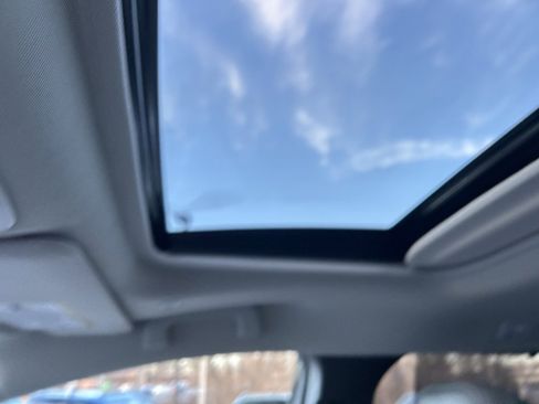 Used 2025 Toyota Sienna XLE image 23