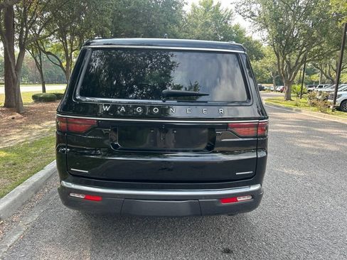 Used 2022 Jeep Wagoneer Series III w/ Premium Group I AWD/4WD image 7
