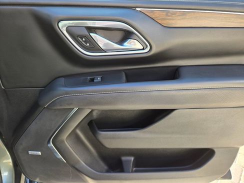 Used 2023 Chevrolet Suburban Premier image 23