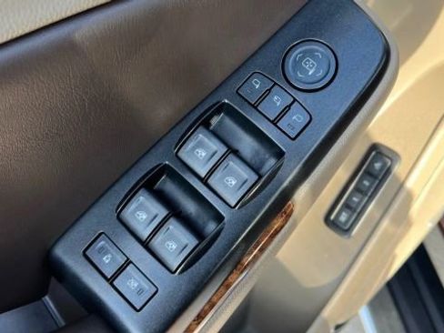 Used 2017 Chevrolet Suburban Premier image 13