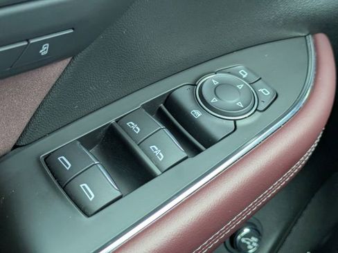 Used 2025 Buick Envision Sport Touring AWD/4WD image 28