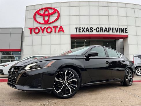 Used 2025 Nissan Altima 2.5 SR image 2