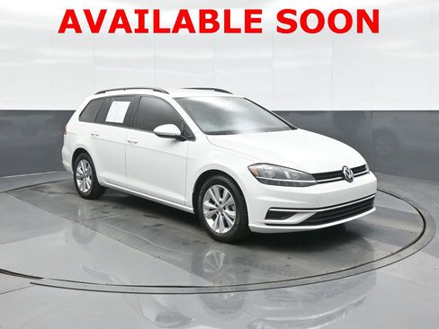 Used 2018 Volkswagen Golf S image 1