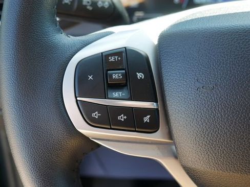 Used 2024 Ford Explorer XLT w/ Equipment Group 202A AWD/4WD image 17
