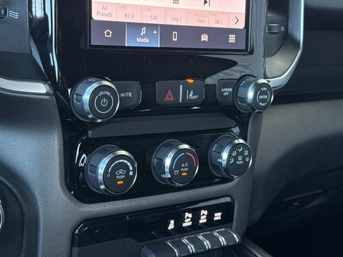 New 2026 RAM 1500 Express AWD/4WD image 18