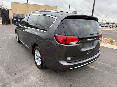Used 2017 Chrysler Pacifica Touring-L Plus w/ Tire & Wheel Group image 6