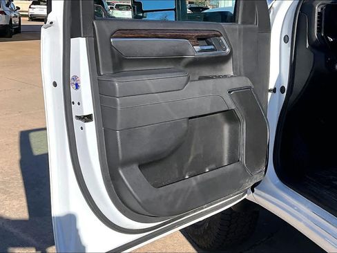 Used 2025 GMC Sierra 2500 SLE image 27