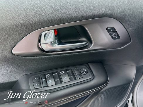 New 2026 Chrysler Pacifica Select image 21