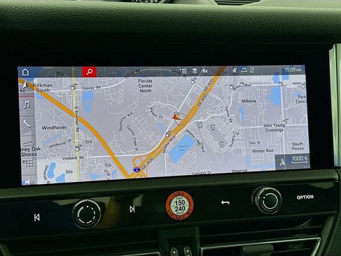 Certified 2025 Porsche Macan image 16