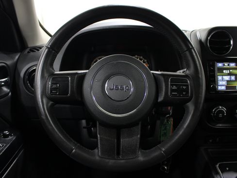 Used 2014 Jeep Patriot Latitude w/ Sun/Sound Group FWD image 8