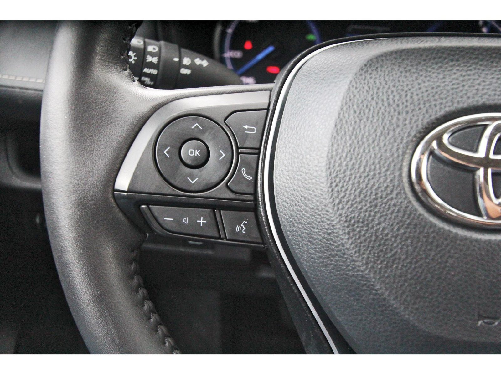 Used 2024 Toyota RAV4 XLE Premium w/ Weather Package AWD/4WD image 15