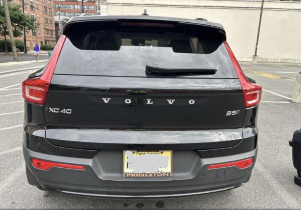 Used 2023 Volvo XC40 B5 Plus w/ Protection Package Premier AWD/4WD image 8
