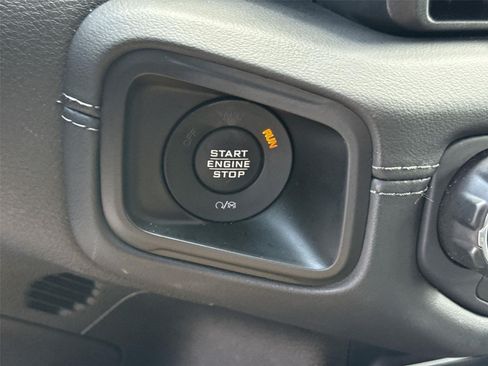 Used 2025 Jeep Wrangler Unlimited Rubicon AWD/4WD image 15