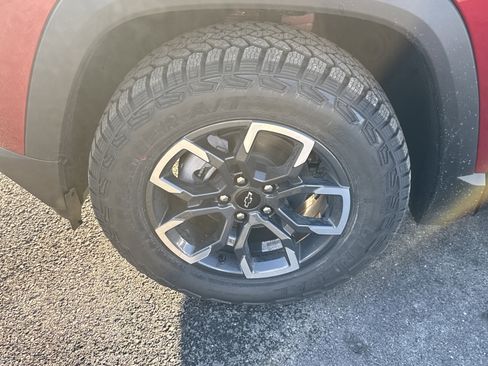 New 2026 Chevrolet Equinox ACTIV w/ Convenience Package III image 10