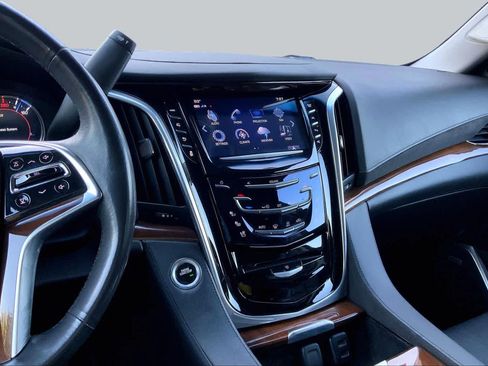 Used 2020 Cadillac Escalade Premium Luxury RWD image 7