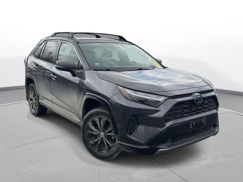 Certified 2022 Toyota RAV4 SE image 4