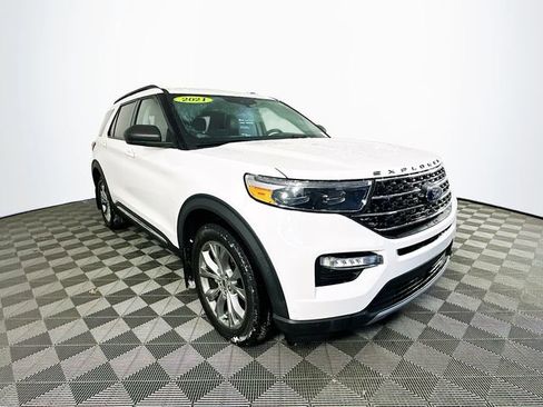 Certified 2021 Ford Explorer XLT w/ Equipment Group 202A image 4