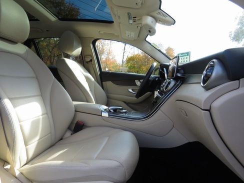 Used 2019 Mercedes-Benz GLC 300 4MATIC image 14