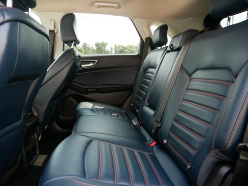 Used 2023 Ford Edge SEL w/ Sport Appearance Package AWD/4WD image 7