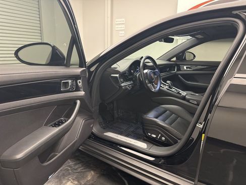 Used 2018 Porsche Panamera 4 image 5