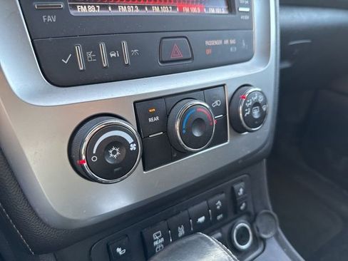 Used 2015 GMC Acadia SLE image 21