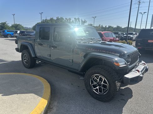New 2026 Jeep Gladiator Rubicon w/ Steel Power Dome Hood Package AWD/4WD image 6