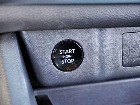 Used 2024 Nissan Rogue SV image 30