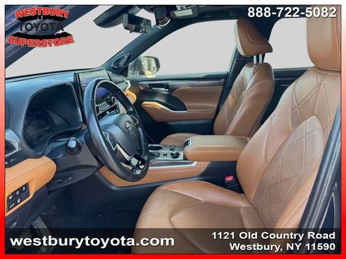 Certified 2024 Toyota Highlander Platinum AWD/4WD image 19