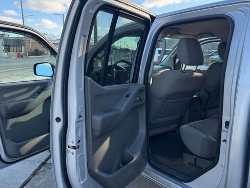 Used 2012 Nissan Frontier SV w/ SV Premium Utility Pkg image 16