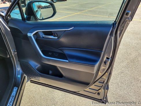 Used 2021 Toyota RAV4 XLE image 31