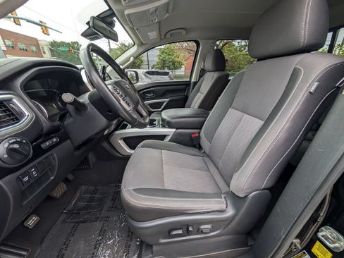 Used 2021 Nissan Titan SV w/ SV Convenience Package RWD image 15
