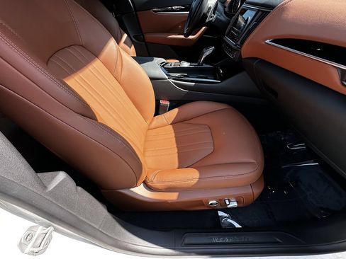 Used 2023 Maserati Levante GT AWD/4WD image 14