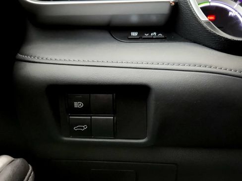 Used 2023 Toyota Highlander XLE AWD/4WD image 34