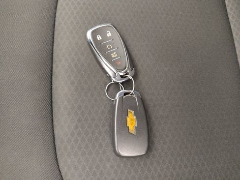 Used 2017 Chevrolet Malibu LT FWD image 32