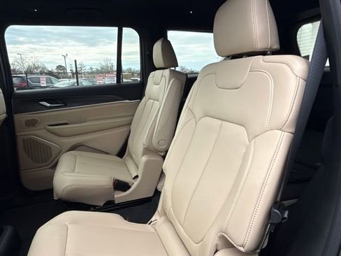 New 2026 Jeep Grand Cherokee L Limited w/ Luxury Tech Group II AWD/4WD image 18