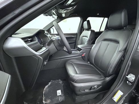 New 2025 Jeep Grand Cherokee Limited w/ Black Appearance Package AWD/4WD image 10