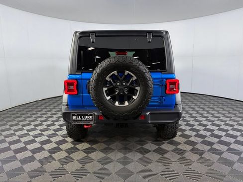 Used 2025 Jeep Wrangler Unlimited Rubicon w/ Convenience Group AWD/4WD image 9